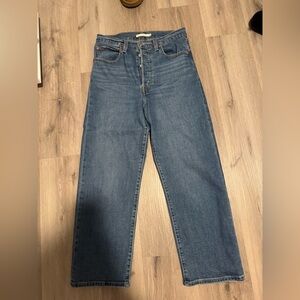 women Levi’s